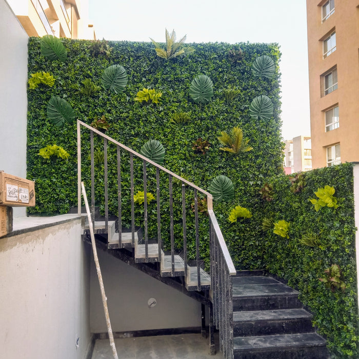 5 Benefits of Artificial Vertical Gardens: Practically Maintenance-Free, No Weeds, Easily Installable, Cost Efficient, Stays Green & Luscious