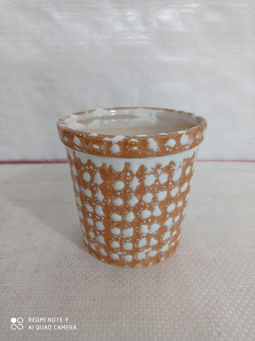 Contemporary ceramic pot with shining look