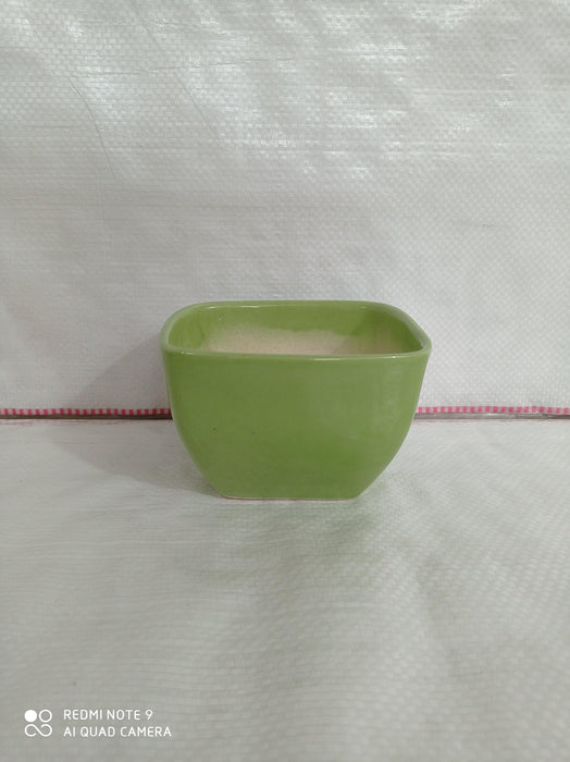 Set of 3 square ceramic plant pots in parrot green