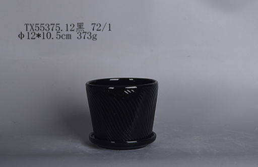 Black spiro design pot with bottom tray